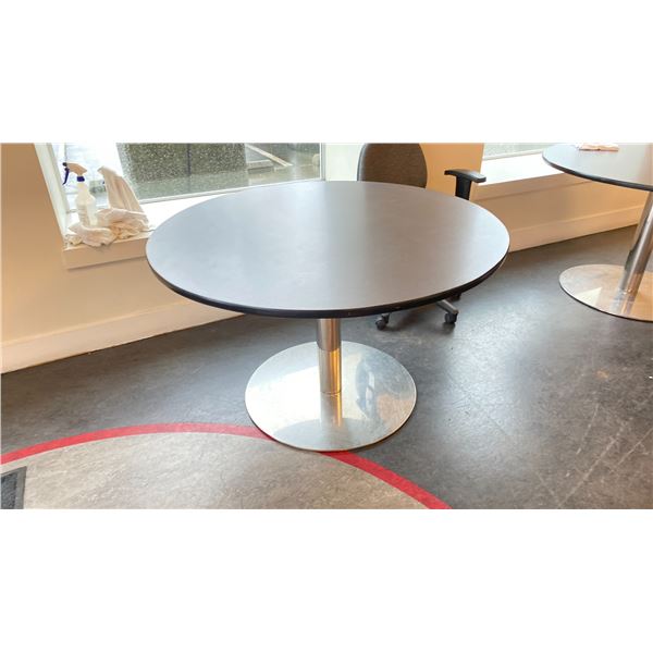 4' ROUND TABLE WITH METAL BASE
