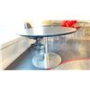 Image 2 : 4' ROUND TABLE WITH METAL BASE