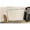 Image 2 : 3 WHITE BOARDS-8'X4', 4'X3', 6'X4'