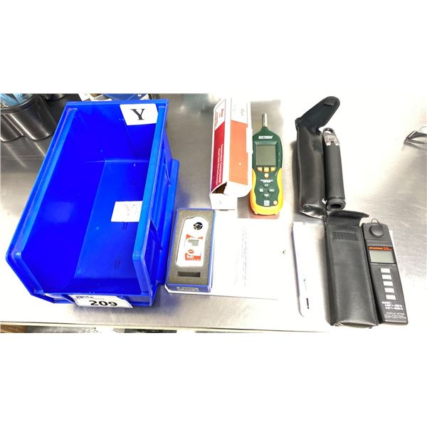 GROUP LOT OF TEST EQUIPMENT EXTECH DATA LOGGING SOUND METER, SYLVANIA DS-3050 LIGHT METER, VWR