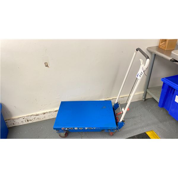 MANUAL LIFT TABLE ON WHEELS 150 KG CAPACITY MODEL BS15 LOCATED IN PRE-WEIGH ROOM