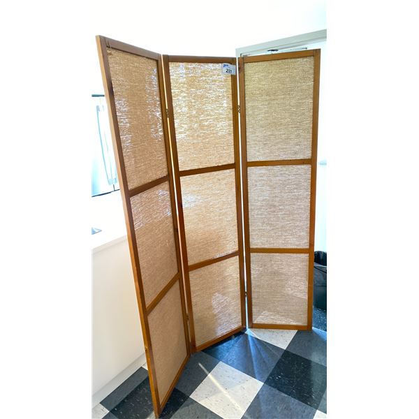 54" WIDE FOLDING PRIVACY FREESTANDING PANEL