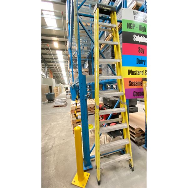FEATHERLITE 10' FIBREGLASS STEP LADDER