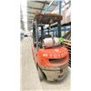 Image 2 : TOYOTA 25 PROPANE FORKLIFT. MODEL 7FGU25, 189" LIFT, 3750 LBS CAPACITY, HOURS READ APPROX 5202,