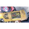 Image 2 : DEWALT 5" ANGLE GRINDER DW831 WITH AN ASST OF BLADES AND LARGE SLEDGE HAMMER