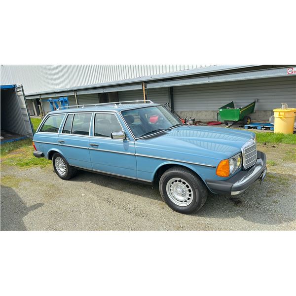 1981 MERCEDES 300TD TURBO DIESEL, 4DR STATIONWAGON, BLUE, VIN WDBAB93A6BN002797