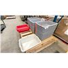 Image 1 : GROUP LOT OF APPROX 39 BUS PANS