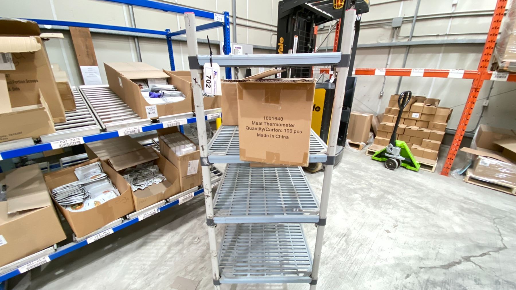 Metropolitan Line Rack METRO ROLLING RACK. 5' X 2' WITH 4 SHELVES NO CONTENTS - Able Auctions