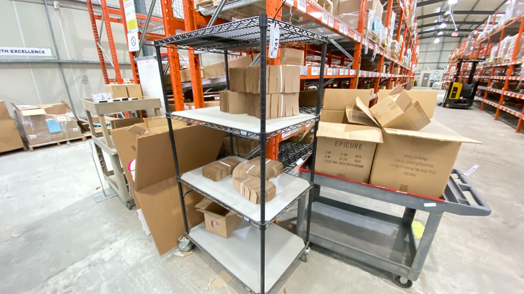 Metropolitan Line Rack BLACK ROLLING METRO RACK 3' X 2' WITH 4 SHELVES - Able Auctions