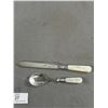 Image 2 : Sterling Silver and Mother of Pearl Glove Hook, Spoon and Knife