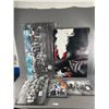 Image 2 : Box of 4x6" Photo Frames, Canvas Prints and LED Moon Decoration Light