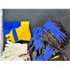 Image 2 : Assorted work gloves