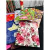 Image 6 : Large Assortment of Holiday Gift Bags & Wrap