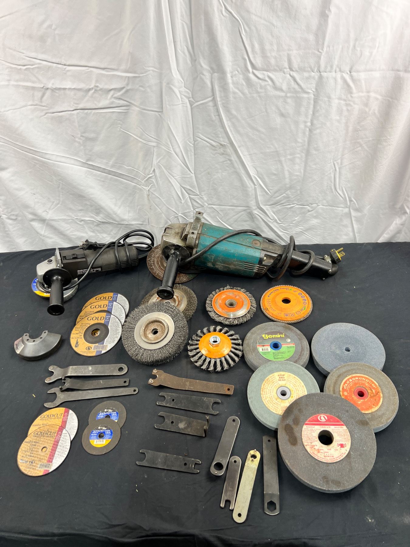 Grinder Pi 2 Grinders & Assorted Grinding Discs - Sunrise Estate Services Ltd