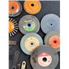 Image 10 : 2 Grinders & Assorted Grinding Discs