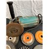 Image 6 : 2 Grinders & Assorted Grinding Discs