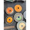 Image 9 : 2 Grinders & Assorted Grinding Discs