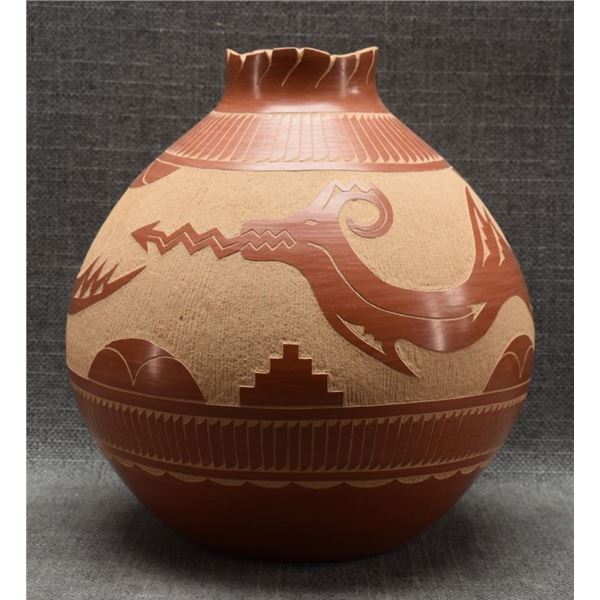 JEMEZ POTTERY VASE (AARON CAJERO)