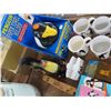 Image 2 : Penguin Paper Towel Holder, Coffee Mugs, Collectibles