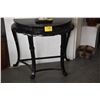 Image 2 : CHINESE BLACK LACQUERED DEMI-LUNE WOOD TABLE (31" X 20" X 35 1/2")