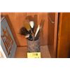 Image 1 : BRUSH POT & BRUSHES (8 PCS)