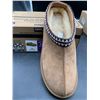 Image 2 : Kirkland Unisex Shearling Slippers Tan Size 10