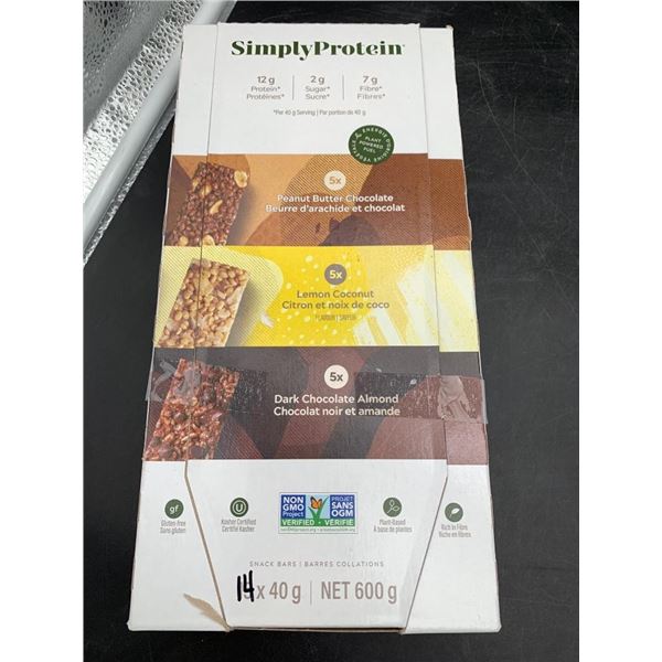 SimplyProtein Snack Bars Assortment with 14 Bars x 40g