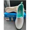 Image 2 : Skechers Slip-On Walking Shoes Ladies Size 10, Grey