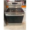 Image 2 : 6.3 cu ft. Smart Wi-Fi Enabled Fan Convection Electric Range with Air Fry & EasyClean® ***INSURANCE 