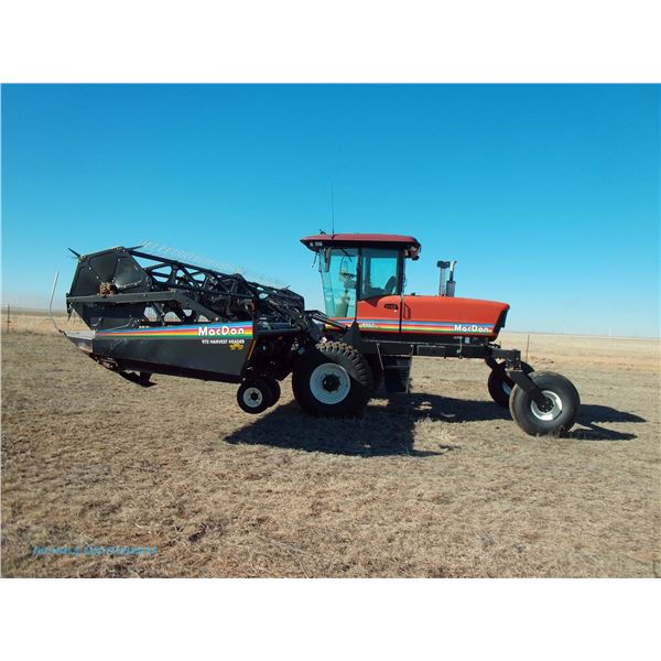 2006 MacDon- Model 9352i