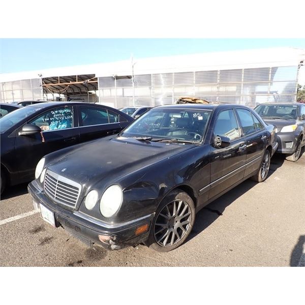 1999 Mercedes-Benz E320