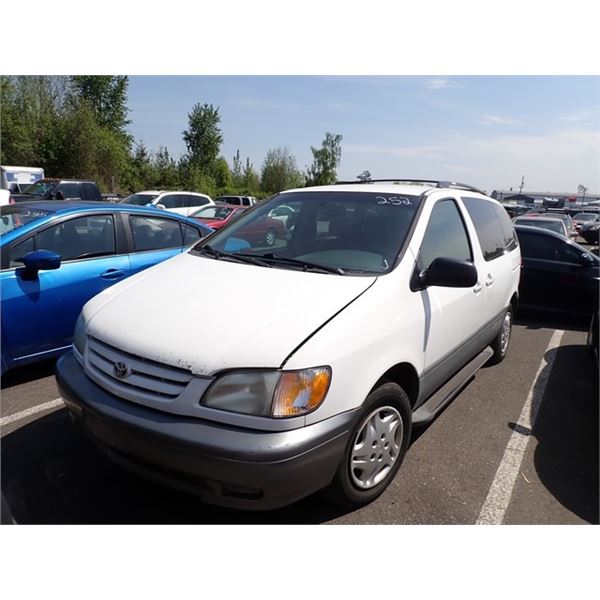 2003 Toyota Sienna