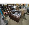Image 2 : BROWN LEATHER OVERSIZED POWER RECLINING ARM CHAIR