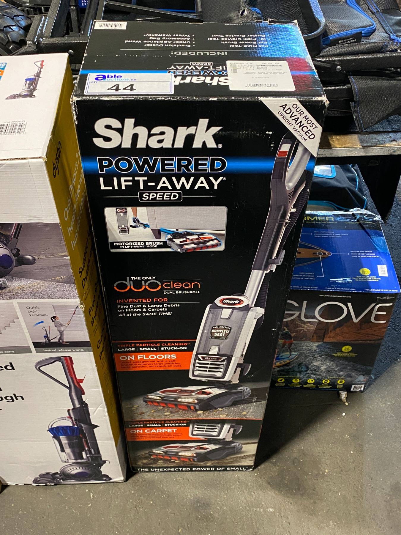 Duo Clean SHARK POWERED LIFT-AWAY DUO CLEAN VACUUM - Able Auctions