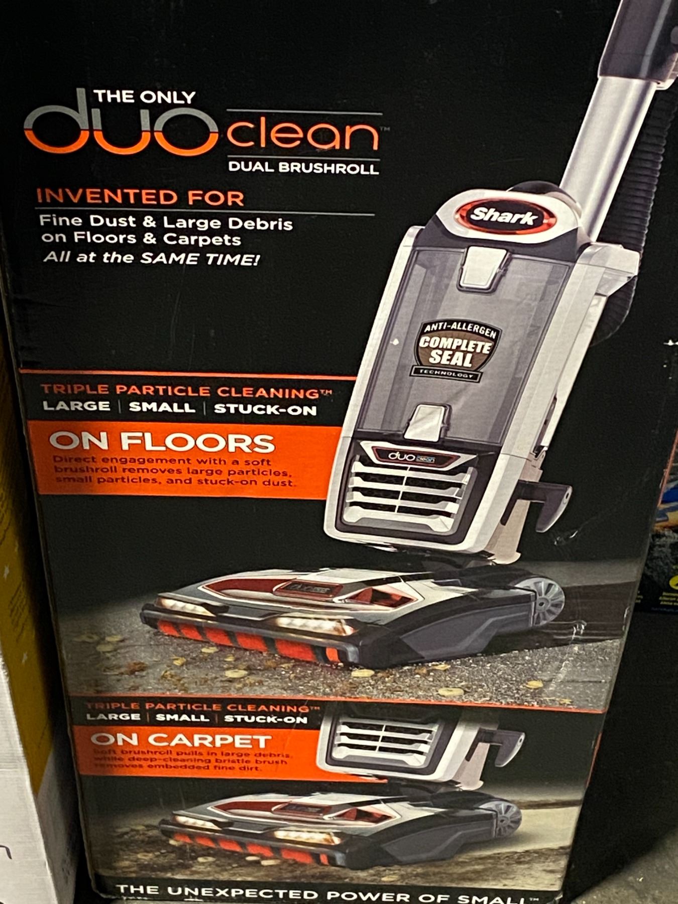 Duo Clean SHARK POWERED LIFT-AWAY DUO CLEAN VACUUM - Able Auctions