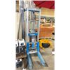Image 2 : GENIE LIFT 400 LBS MAX CAPACITY HAND OPERATED MOBILE PALLET / PRODUCT LIFT