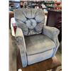 Image 2 : KIDS SIZE RECLINING ARMCHAIR