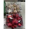 Image 2 : CHRISTMAS LIGHTS AND DECORATIVE BALLS