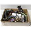 Image 1 : FLAT OF ESTATE JEWELRIES