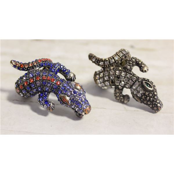 2 LARGE RHINESTONE CROCIDILE RINGS IN BOX