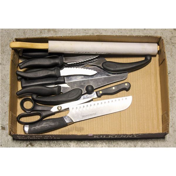 FLAT OF KNIVES WITH SCISSORS AND SHARPENER