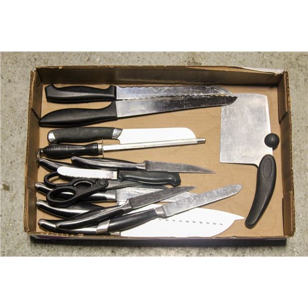 FLAT OF KNIVES WITH SCISSORS AND SHARPENER