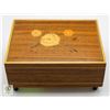 Image 1 : SORRENTO ITALY EDELWEISS FLOWAIR INLAID WOOD