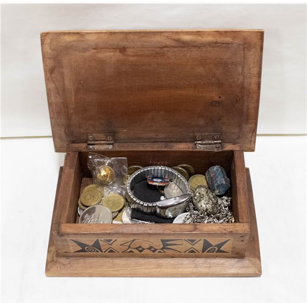 ESTATEEN CARVED WOOD BOX WITH