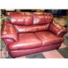 Image 1 : RED LEATHER LOVE SEAT