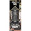 Image 1 : ANTIQUE POT BELLY STOVE
