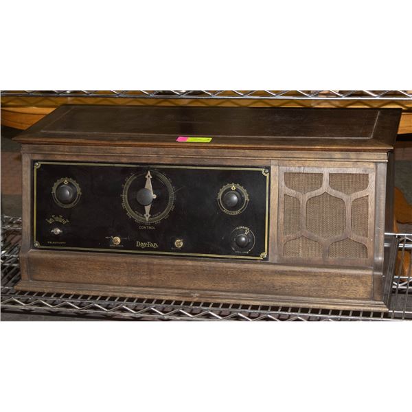 DAYFAN MODEL 5406 RADIO C/W 6 GLOBE TUBES 1925