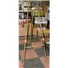 Image 1 : VINTAGE BRASS 5FT ART EASEL - LEGS ARE TARNISHED