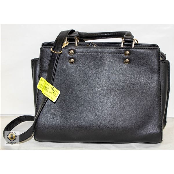 BLACK PURSE WITH HANDLES AND