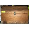 Image 1 : SMALL CHEST